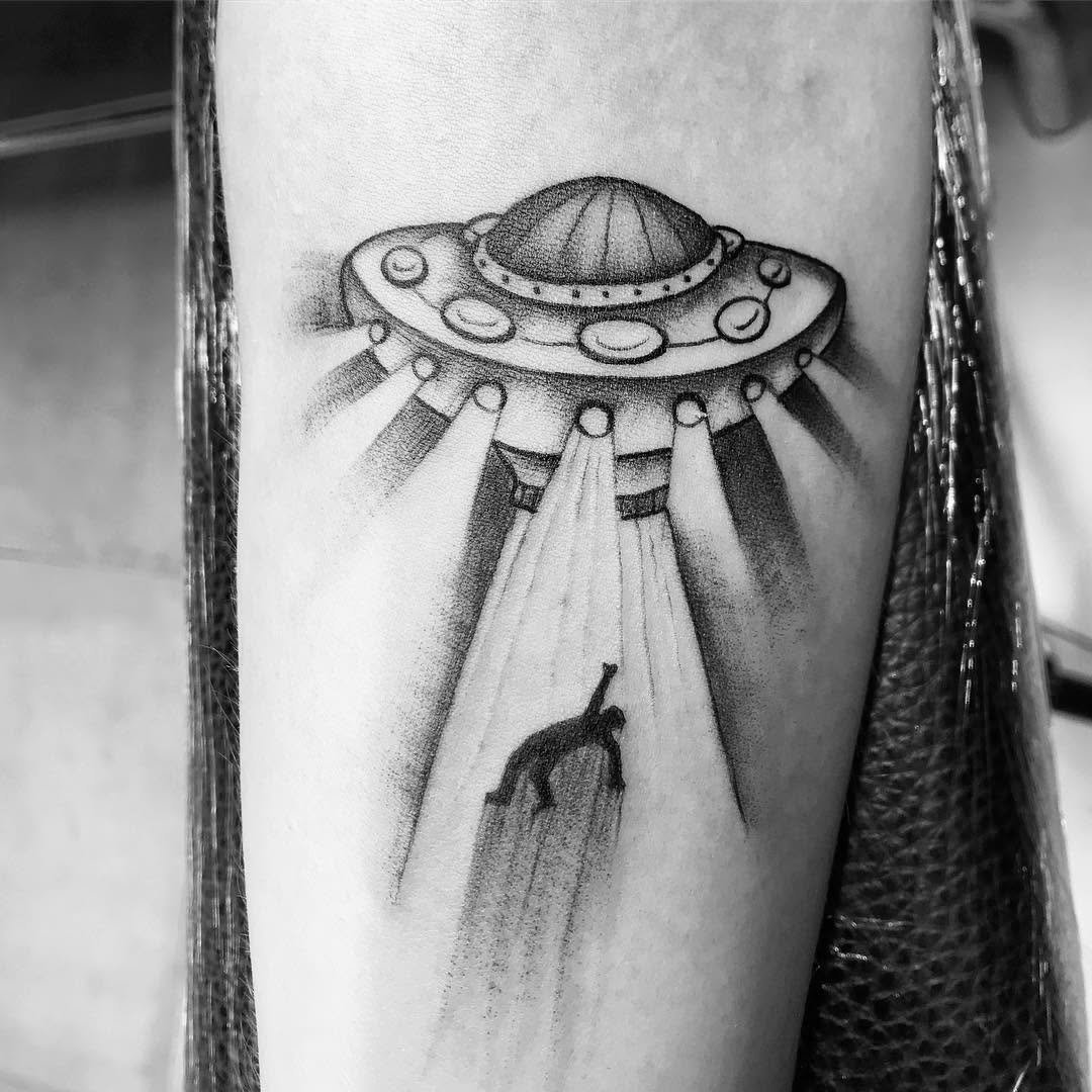 Abduction. abduction ovniextraterrestrial ufocuartomilenio ikerjimenez marcianosblackandgreytattoo cooltattooslittletattoomartink_tattoo doshermanas doshermanastattoo sevillatattoo sevilla