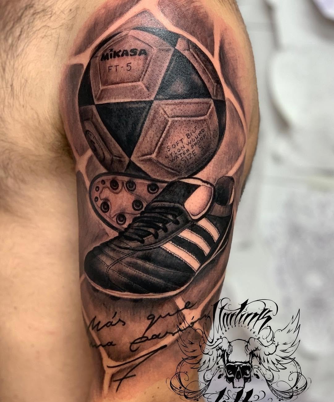 Balón de fútbol Mikasa con botas de fútbol y un texto que dice Más que una pasión football edsportsportsmikasaballblackandgrey blackandgreytattoo realistictattoo instatattootbtsvqsevillasevillatattoo