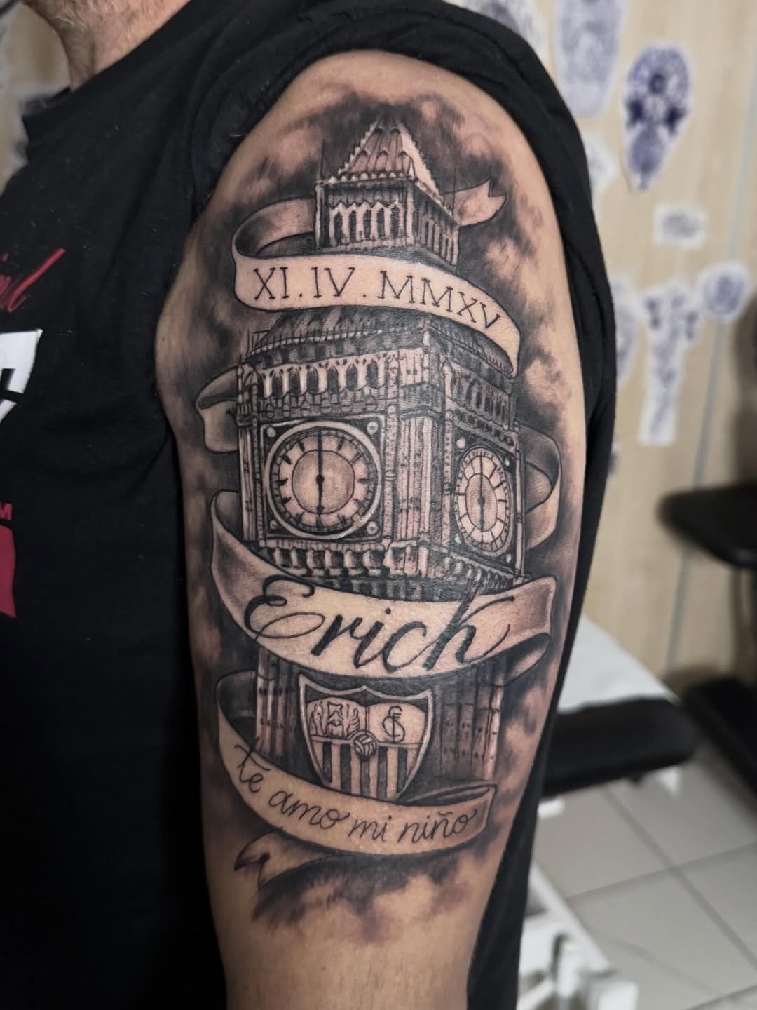 Composición blackandgrey del Big Ben y Sevilla FC