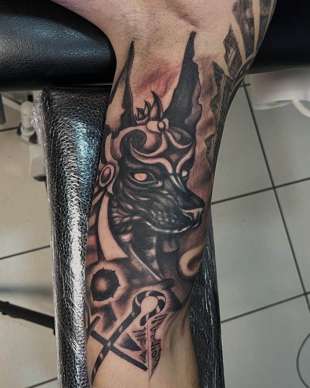 Cover up de Anubis con temática egipcia