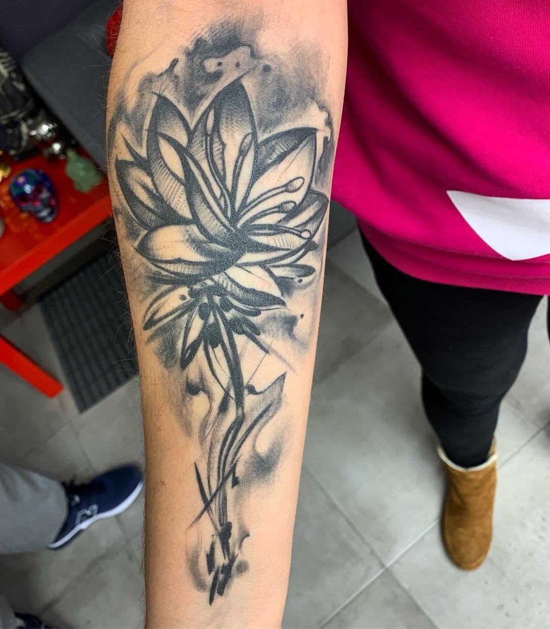 Flor healed healedtatsed istinkdoshermanas doshermanastattooaloetattoosevillasevillatattoolotustattoo lototattoo blacktattoo