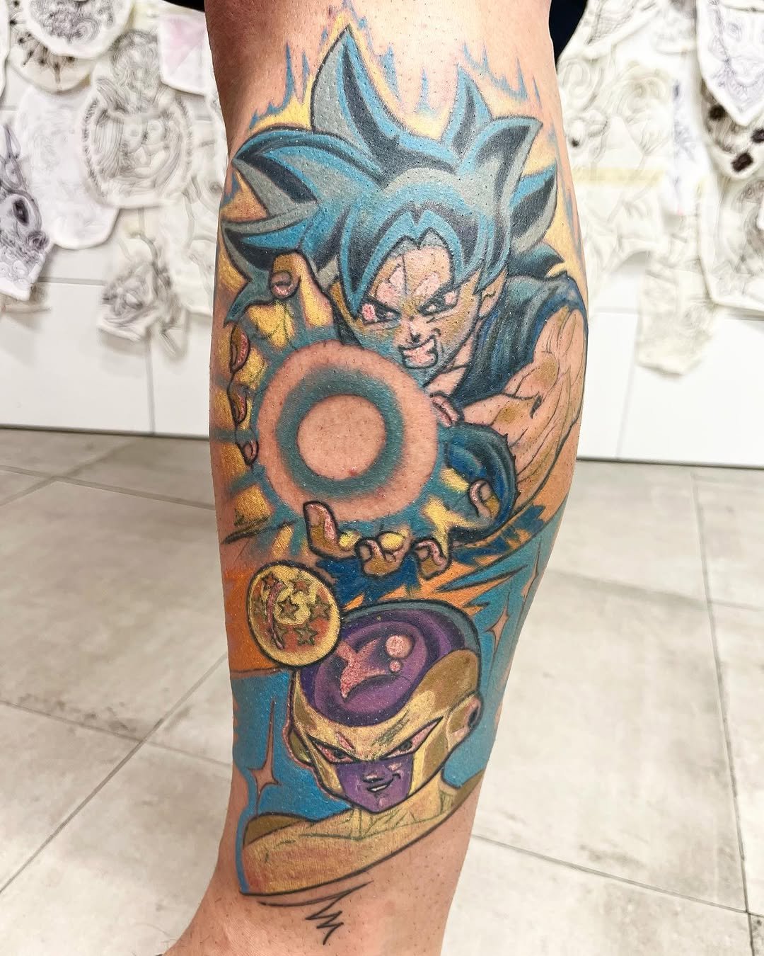 Goku ultra instinct VS Freezer golden.