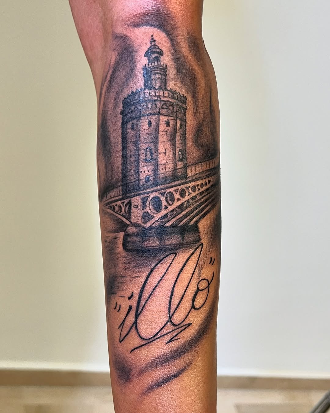Illo, tatuaje de La Torre del Oro de Sevilla