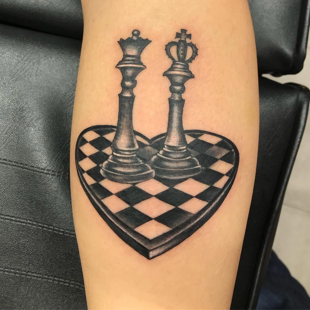 Love. Piezas de ajedrez, rey y reina. love ajedrez kingqueen blackandgreytattoo bnginksociety badbunny doshermanas doshermanastattoo crackshiphop music sfashion cooldonesevilla sevillatattoo