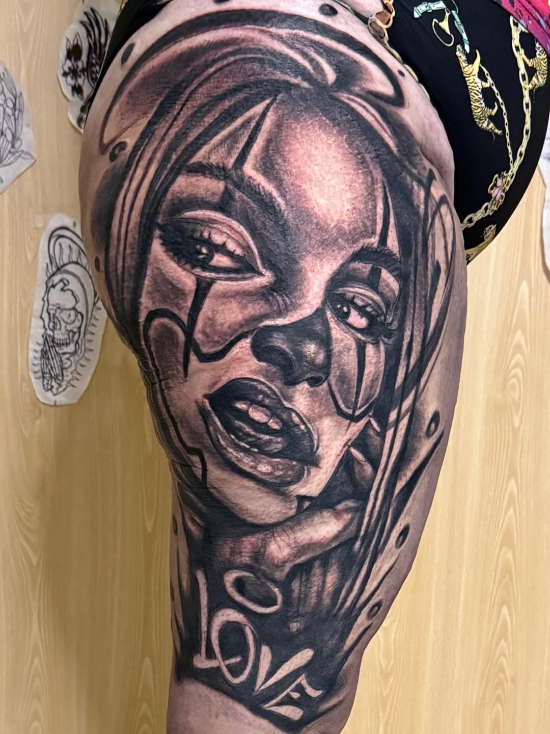 Tatuaje profesional en estudio MartinK Tattoo