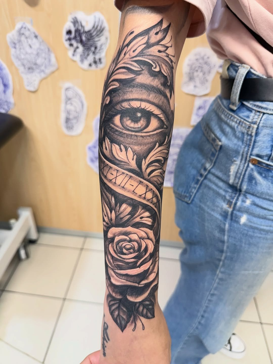Composición blackandgrey profesional en estudio MartinK Tattoo