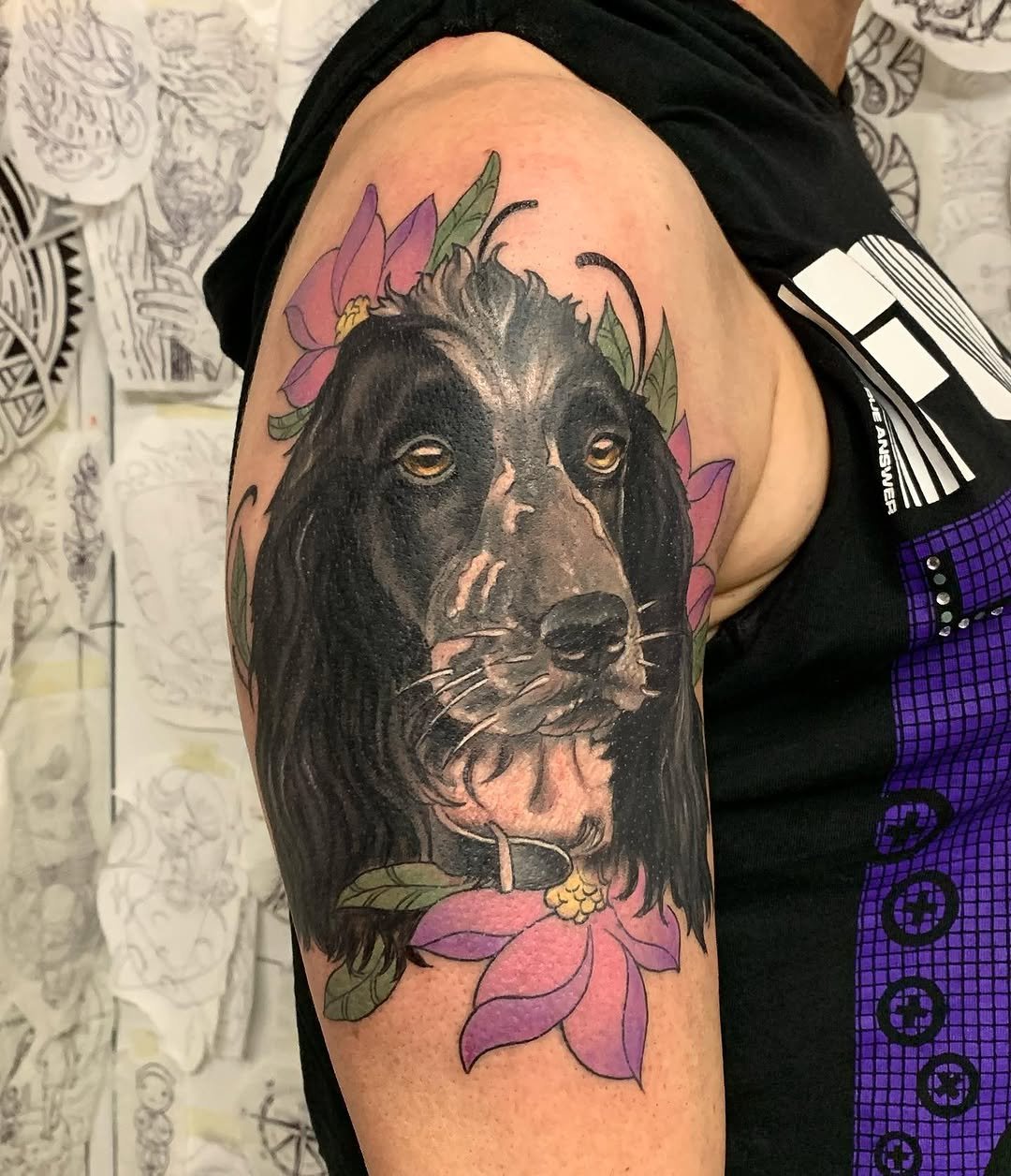 Tatuaje profesional en estudio MartinK Tattoo de una perra