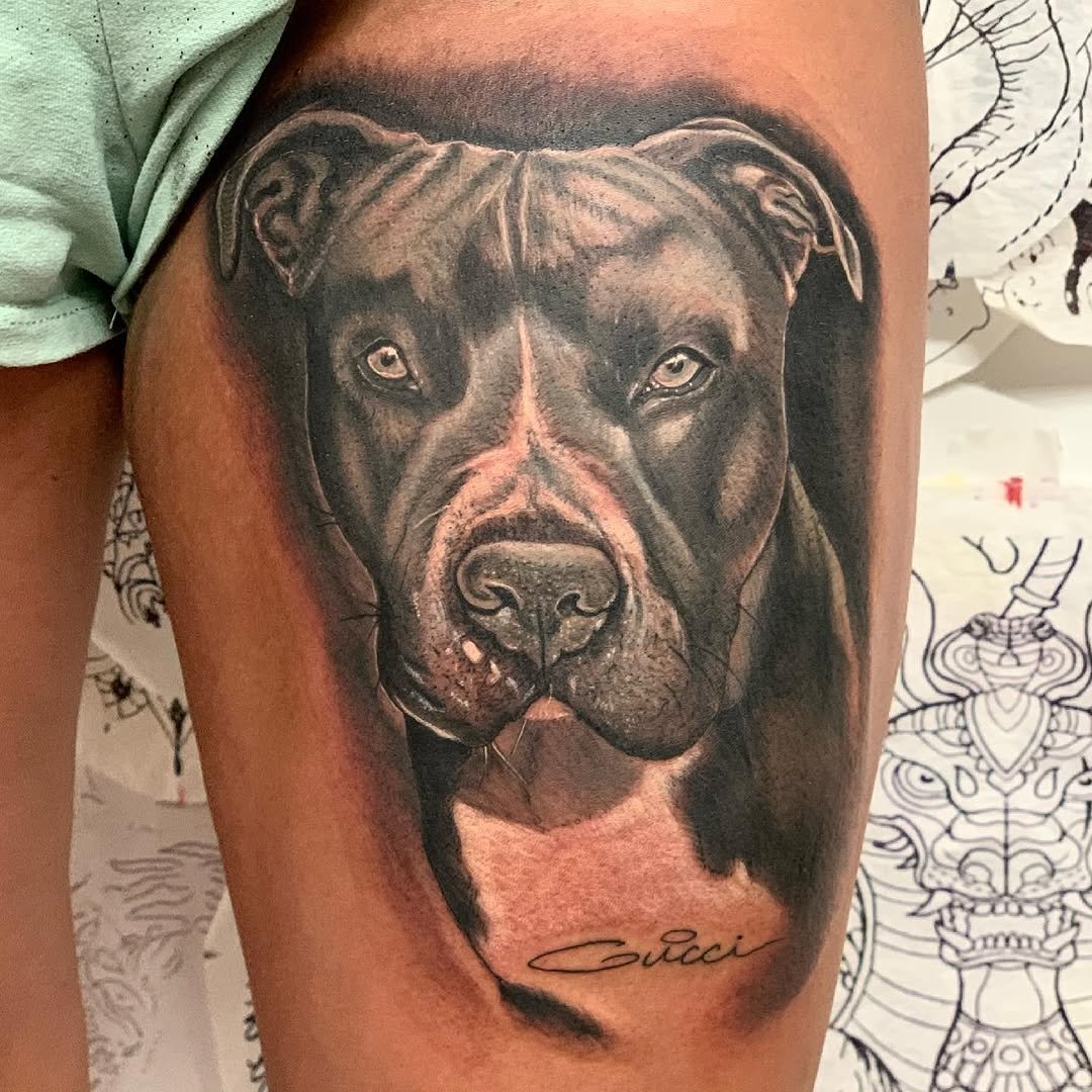 Tatuaje profesional en estudio MartinK Tattoo de un perro