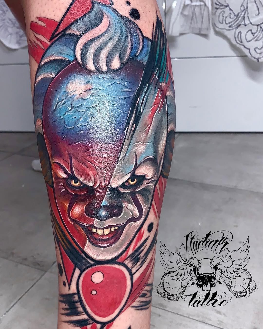 Tatuaje profesional en estudio MartinK Tattoo payaso de IT