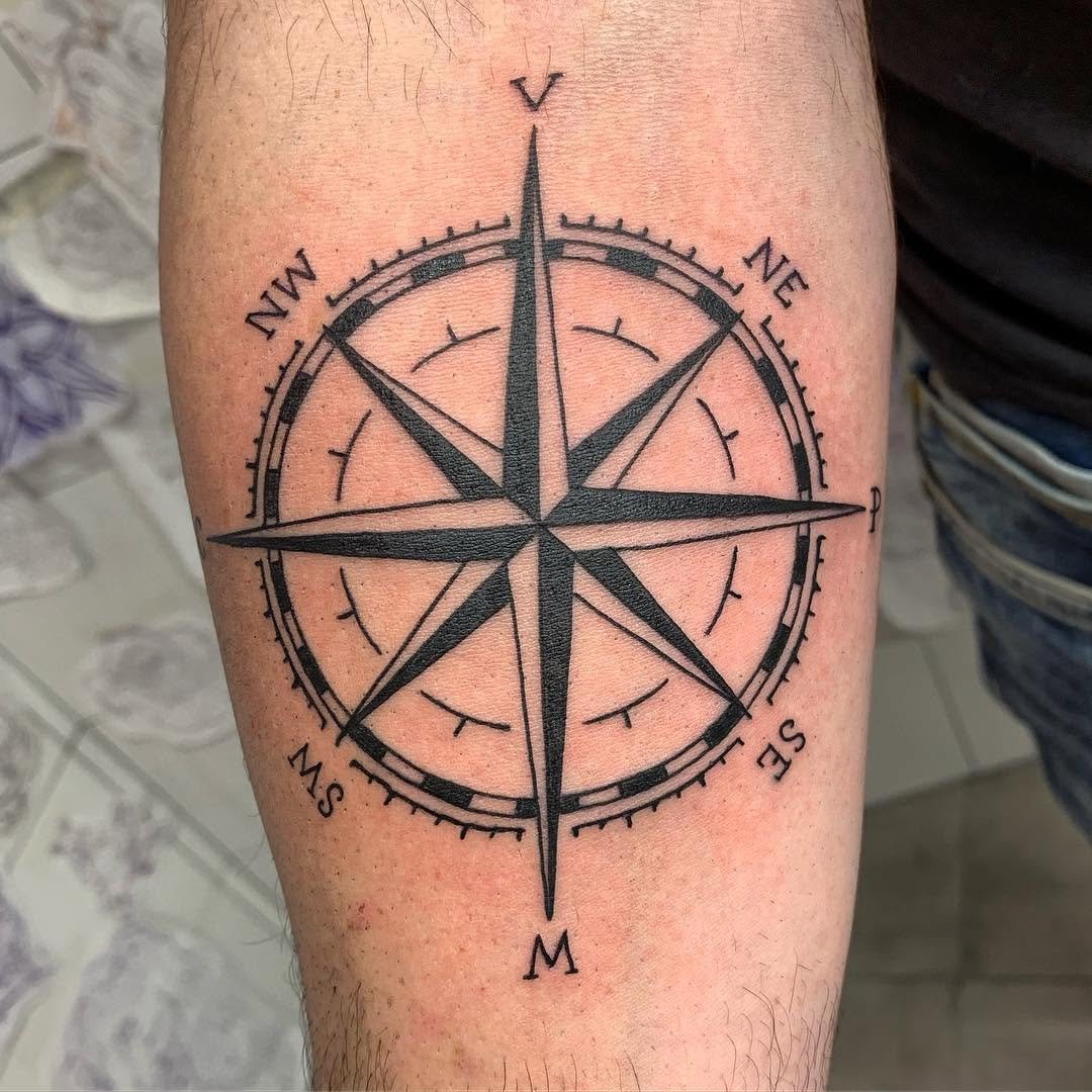 Rosa de los vientos cardinalpoints simpletattoo littletattoo blacktattoomartink_tattoo sevilla sevillatattoofinetattoo