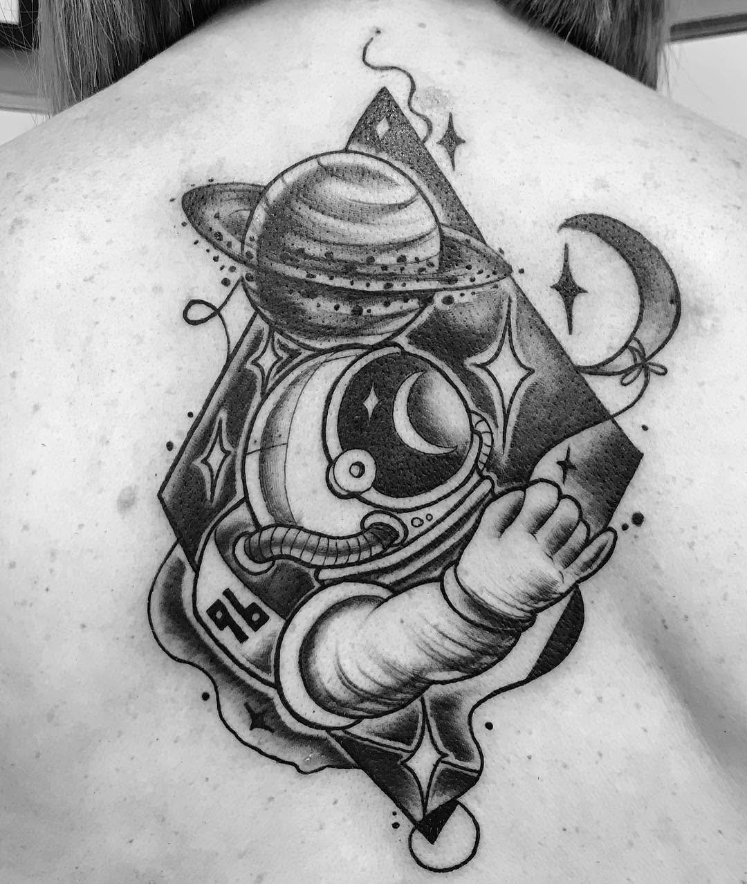 Sketch. Astronauta bajo planeta. spacecowboy cosmoscosmonaut spacetravelwanderlust galacticgalaxy universesaturnosaturnorbitaled blackworkblacktattooblackandgreytattoo blackastronautnasaufoexplorer earthsky