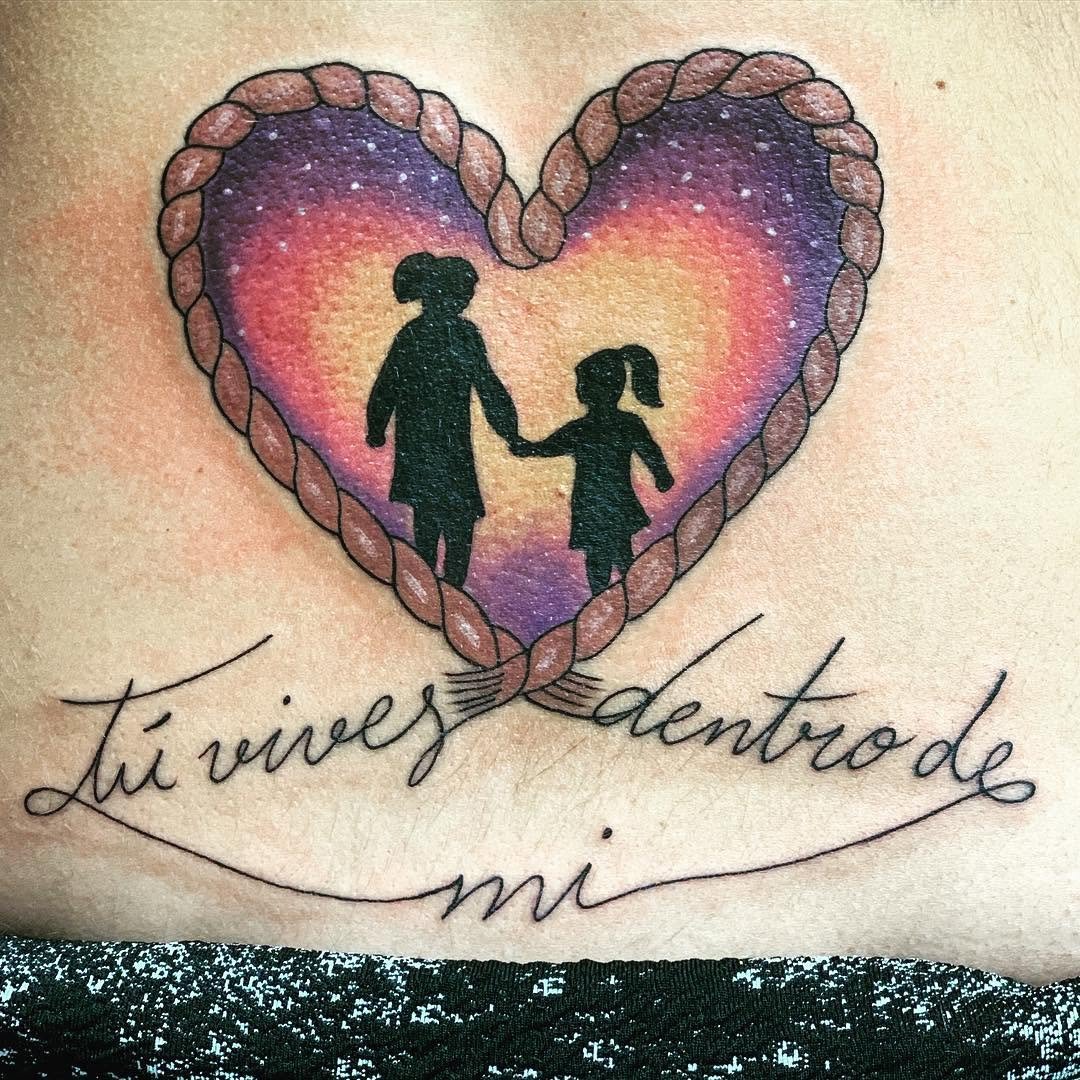 Tú vives dentro de mi littletattoogirlswithtattoos statedoldschooltattoo traditionaltattoo letteringtattoofineartfinetattoo doshermanas montequintoutreramarchenamairenadelaljarafe mairenadelalcor sevillaalcaladeguadaira