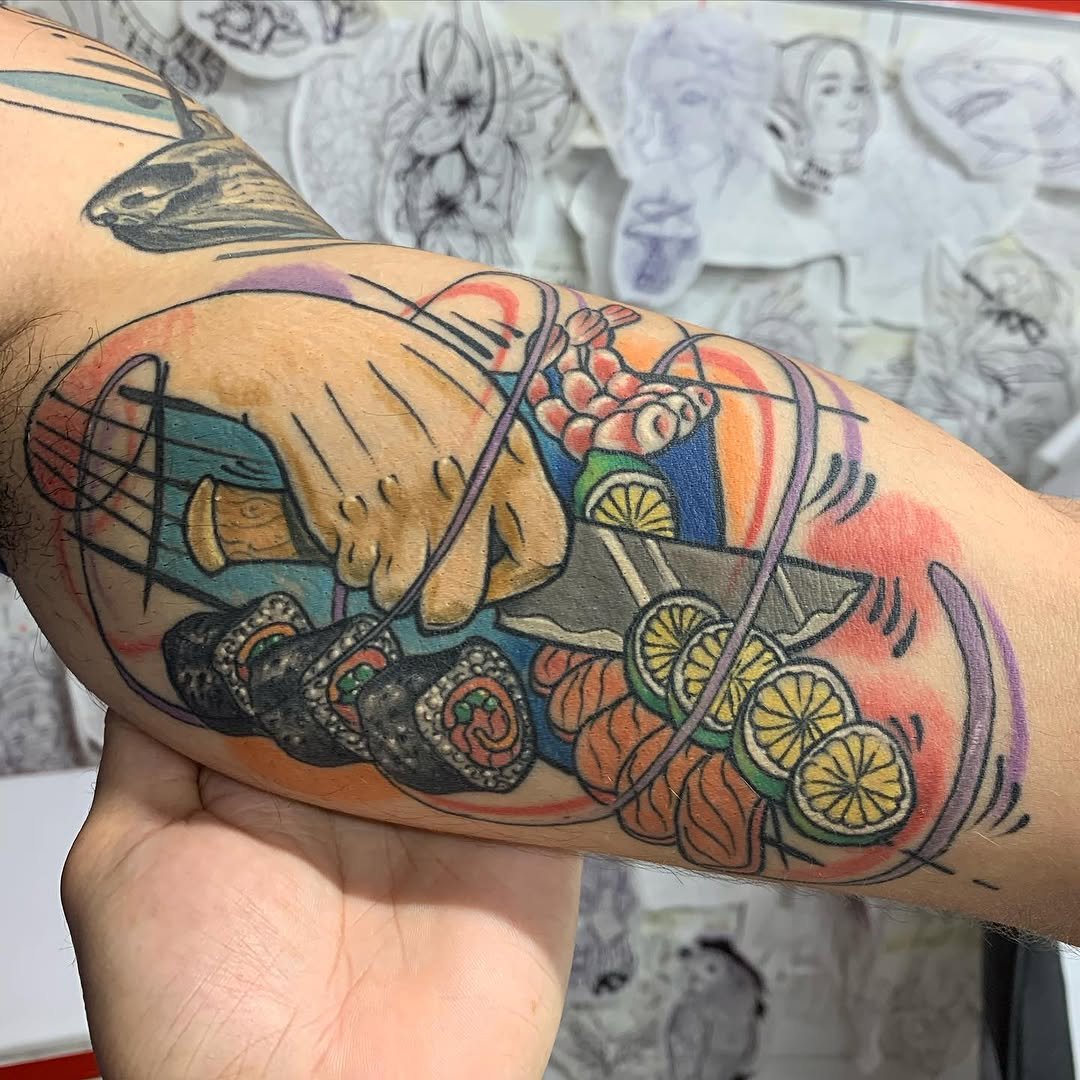 Tatuaje profesional en estudio MartinK Tattoo de comida