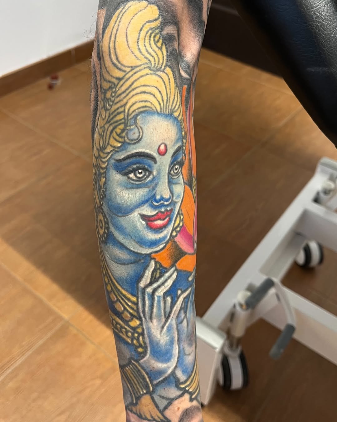 Tatuaje Artístico profesional en estudio MartinK Tattoo de una divinidad
