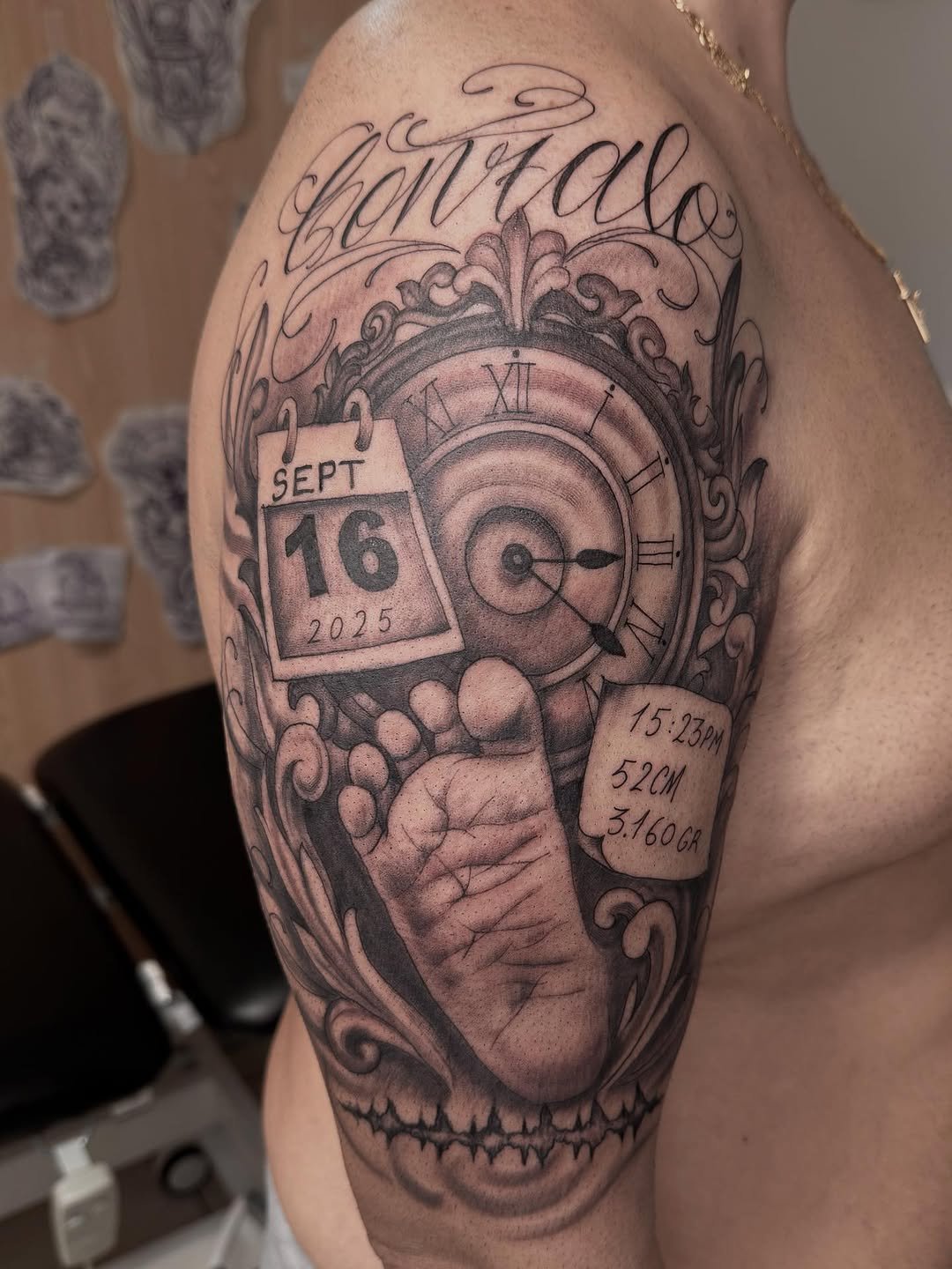 Tatuaje profesional en estudio MartinK Tattoo de La llegada de Gonzalo