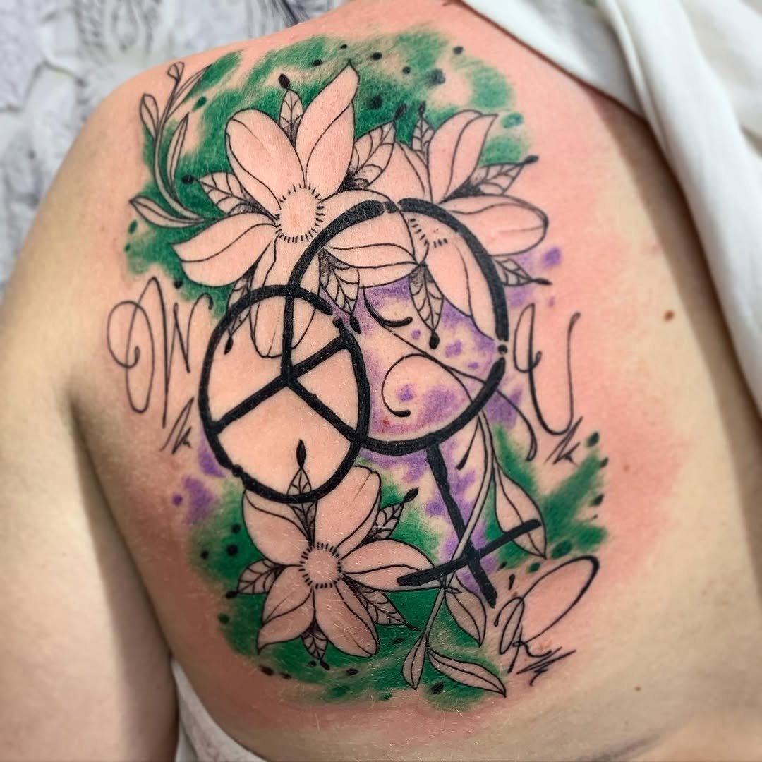 Representa los colores andaluces,los símbolos de La Paz y pacifista,el color feminista con la nomenclatura W.U.R que significa who you are