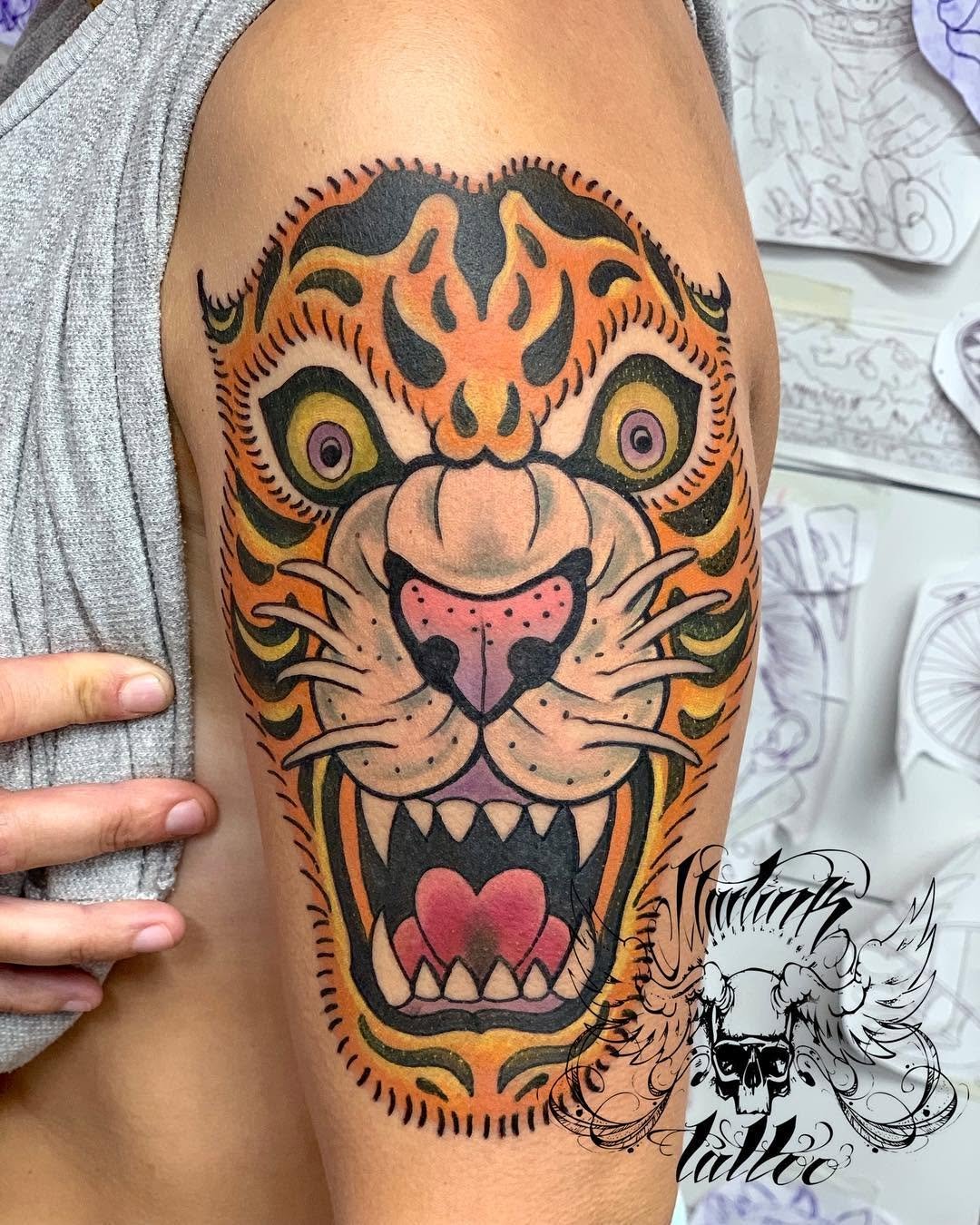 Tigre a color Tiger girlswithtattoos traditionaltattoos tradneotraditionaltattoo edtigertigerstylecolortattoosinstatattooistinkiststatspieltatuadatigremartink_tattoo