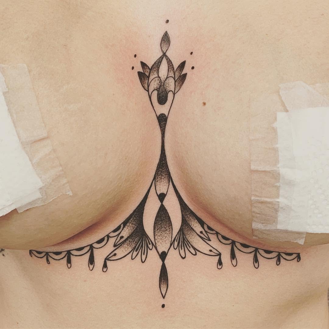 Underboobs blacktattooworkblacktattoodotworkblackandgrey fineartsmartink_tattoo sevillatattoosevillawoman edgirlsedgirlsistsrtist